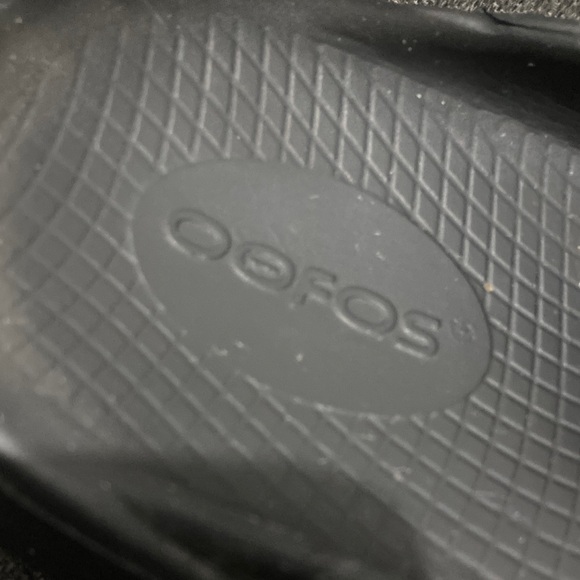 OOFOS Black Recovery Sandals - Picture 7 of 8